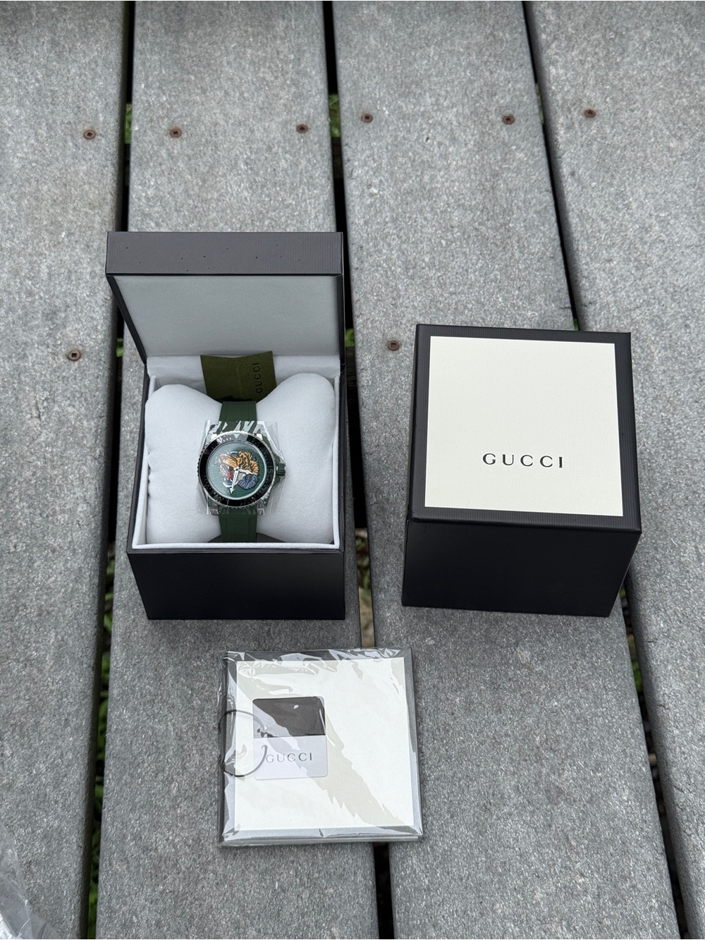 Gucci Green Tiger Motif Dive-Style rubber strap men’s Watch - Picture 3 of 14